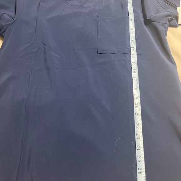 Men’s size medium Cherokee Certainty scrub top. New with tags. - Picture 4 of 8